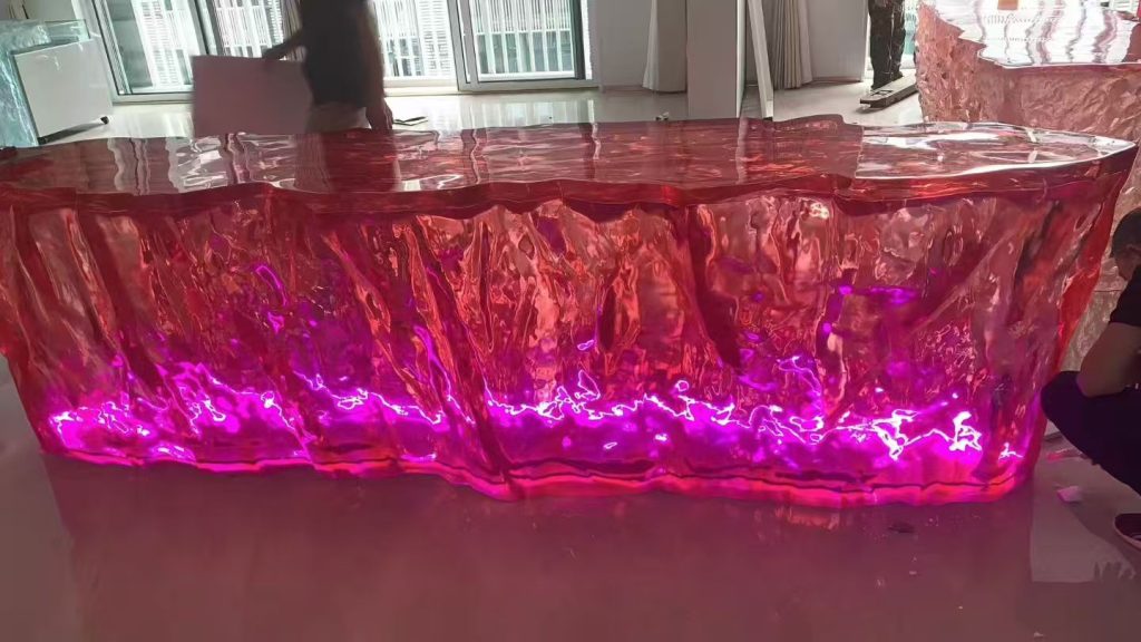 transparente Tischskulptur